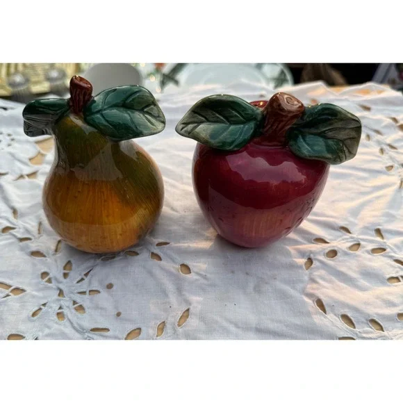 Vintage Sakura Oneida Apple & Pear Salt Pepper Shakers 2-Piece Set Earthenware - Picture 3 of 4